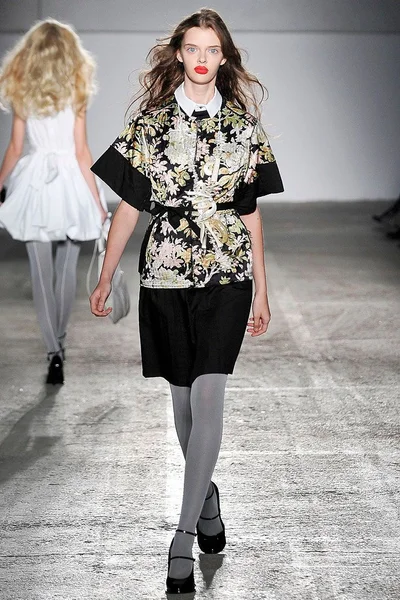 Look 16